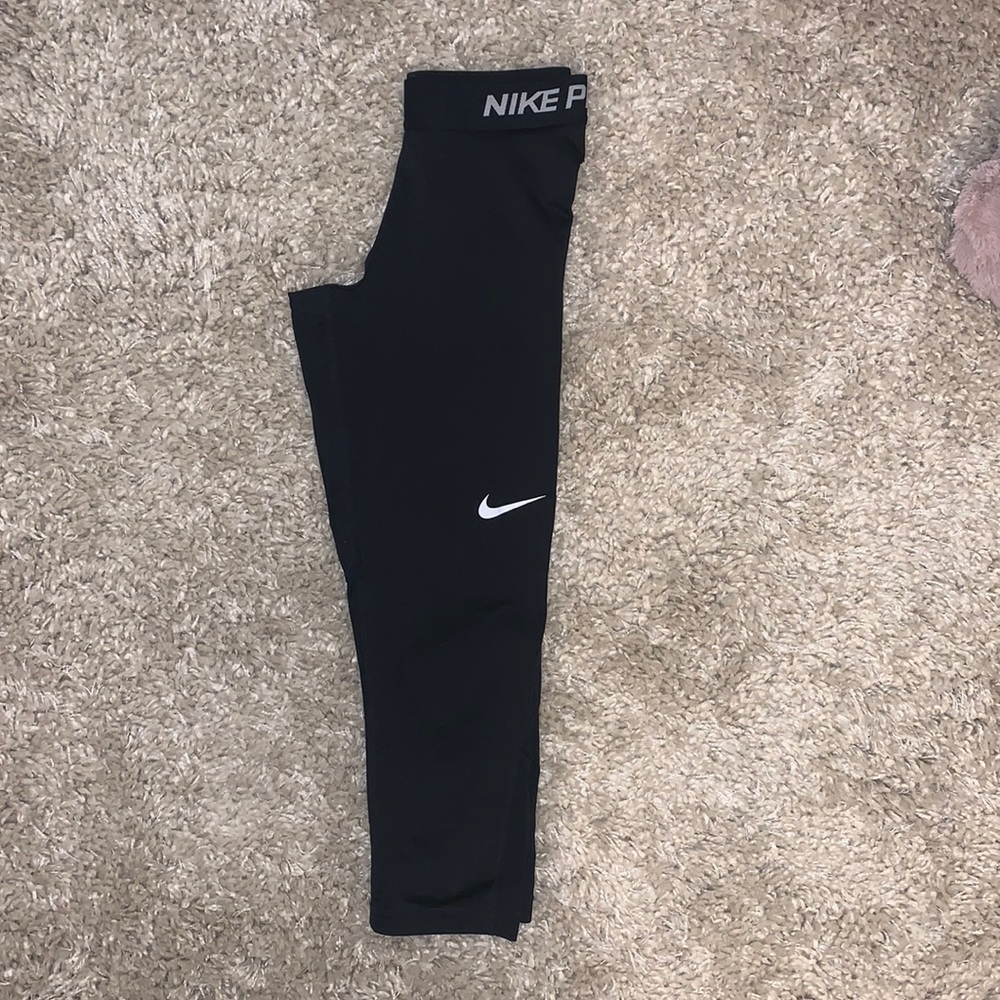 Nike Dri-Fit black cropped athletic leggings